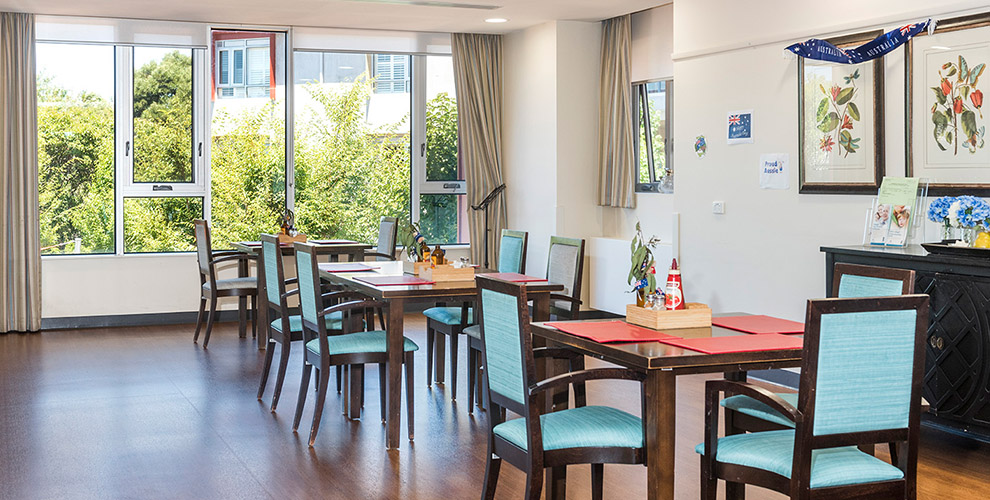 Light filled dining room