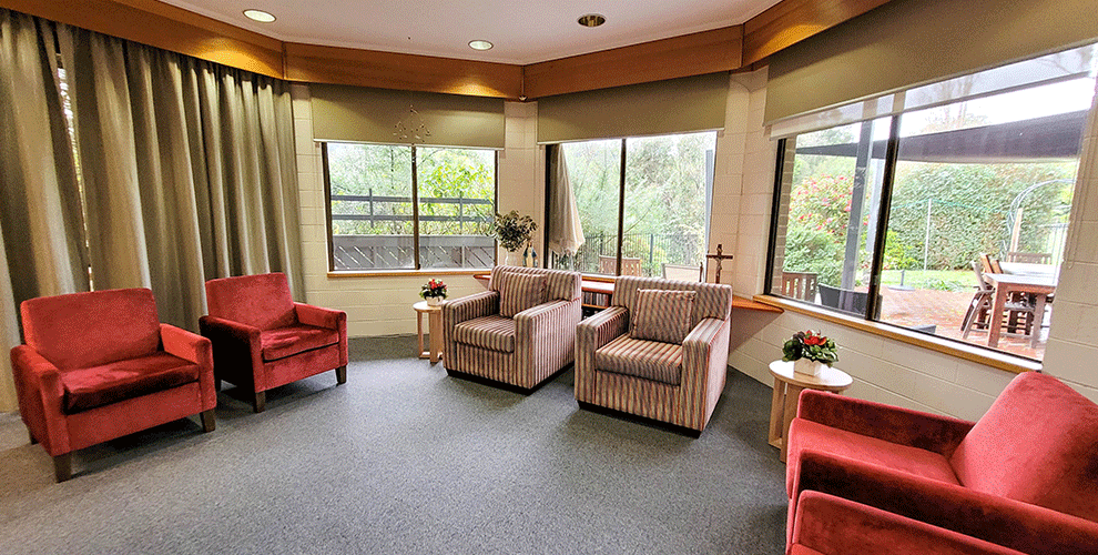 Sitting room with armchairs