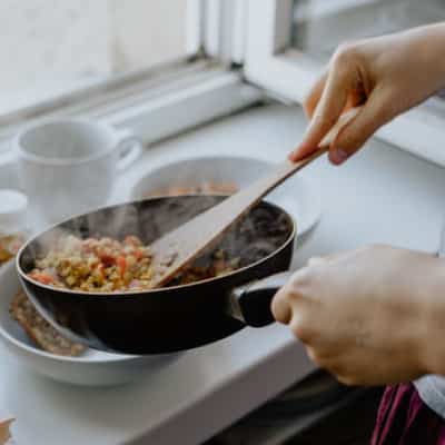 Serving food in a plate